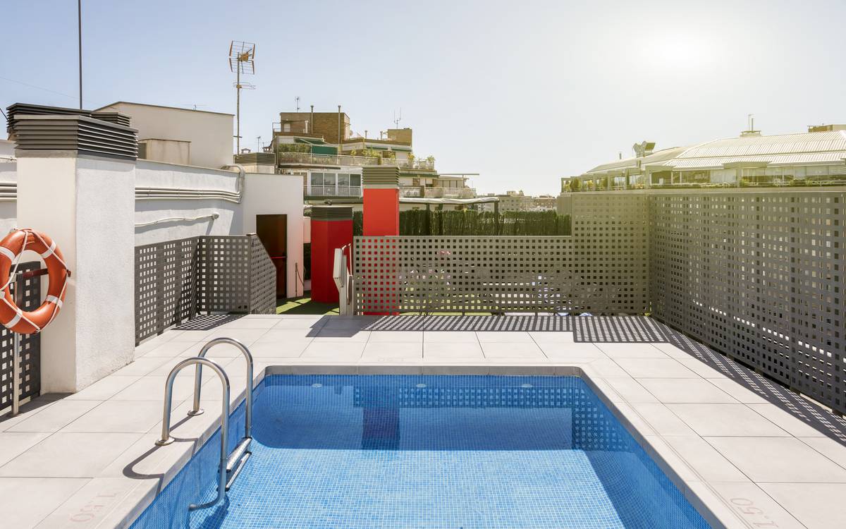 Schwimmbad hotel ilunion auditori barcelona Schwimmbad hotel ilunion auditori barcelona